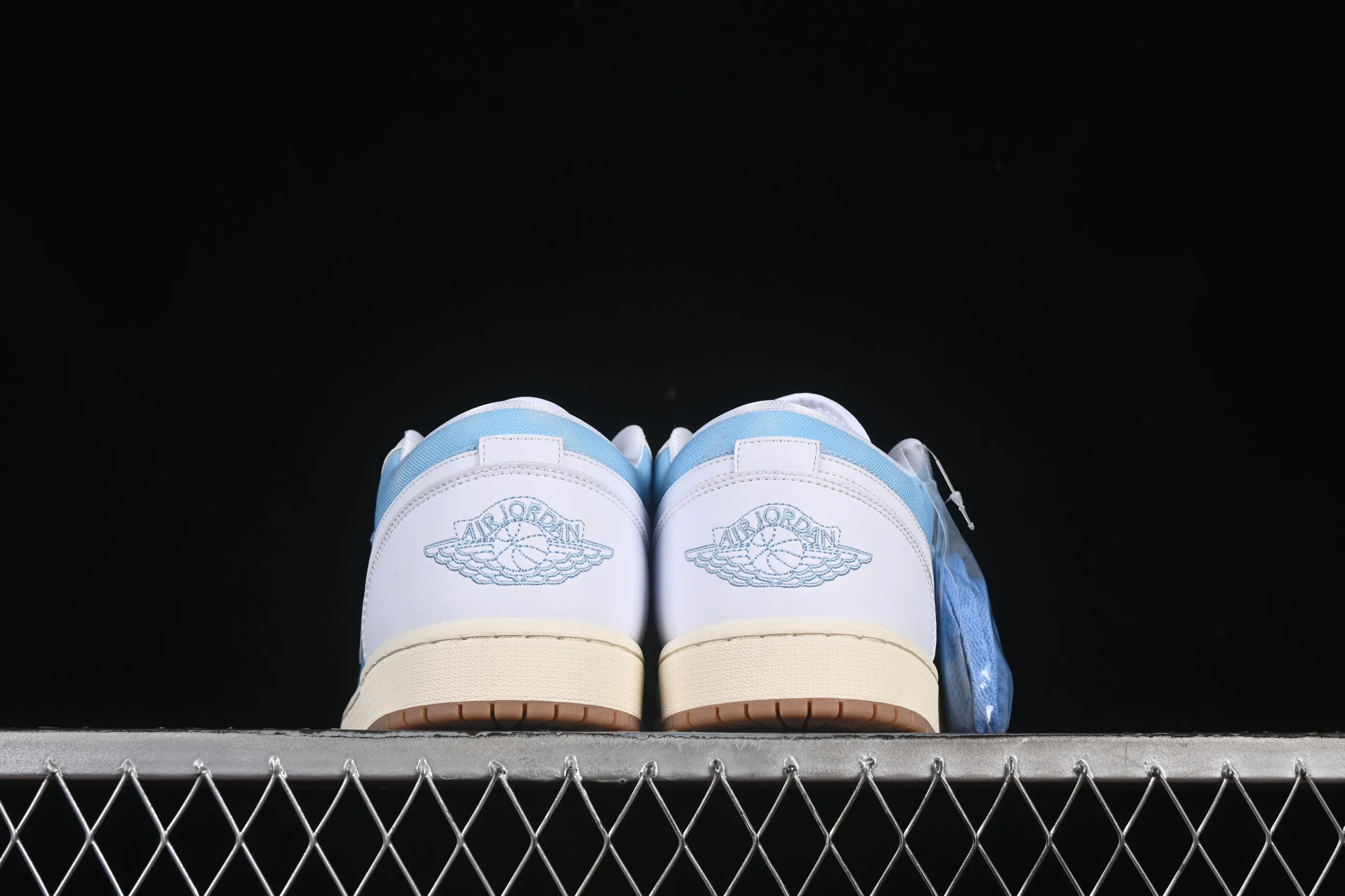 All categories Air Jordan Jordan series basketball shoes Air Jordan 1 Low Air Jordan 1 Low "Worn Blue" AJ1 Jordan 1 denim low-top cultural and casual sneakers HQ2004-400